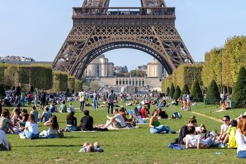 Paris Holidays Guide: Explore Travel Basics, Tips, and Helpful Resources