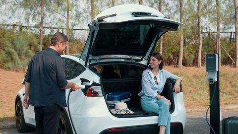 Volvo EX40 Insights on Electric SUV Features and Driving Experience